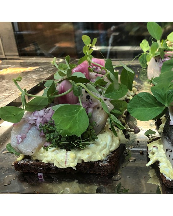24 stykker højtbelagt luksus smørrebrød 24 stykker højtbelagt luksus smørrebrød